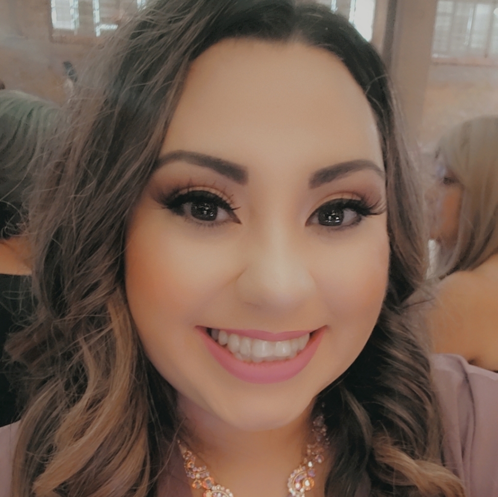 Meet your Posher, Mayra